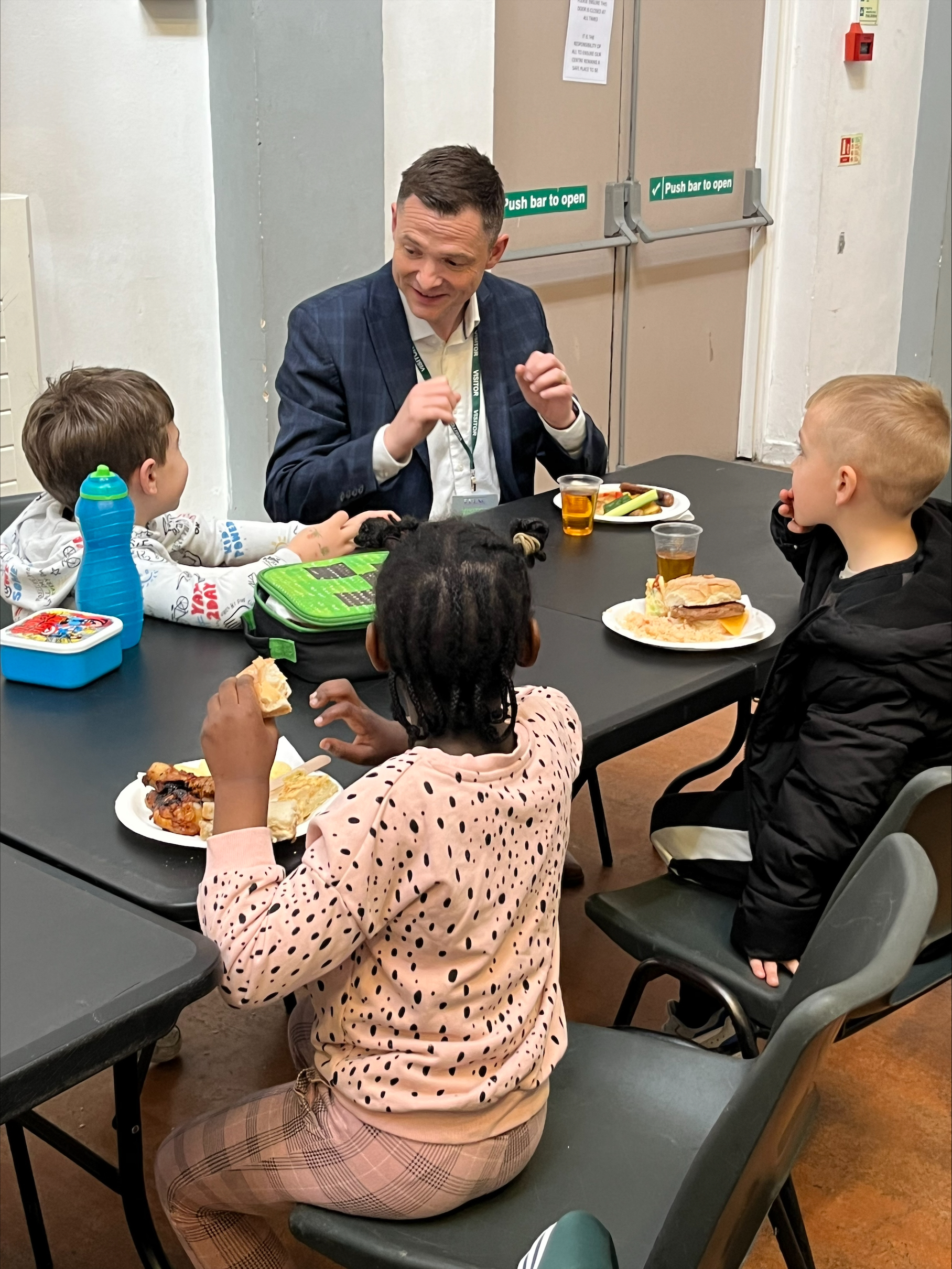 Our interim Chief Exec @ColinHansellE13 joined young people for lunch at @e16rdlac today. Brilliant to see our children and young people enjoying activities during the Easter break - LINK