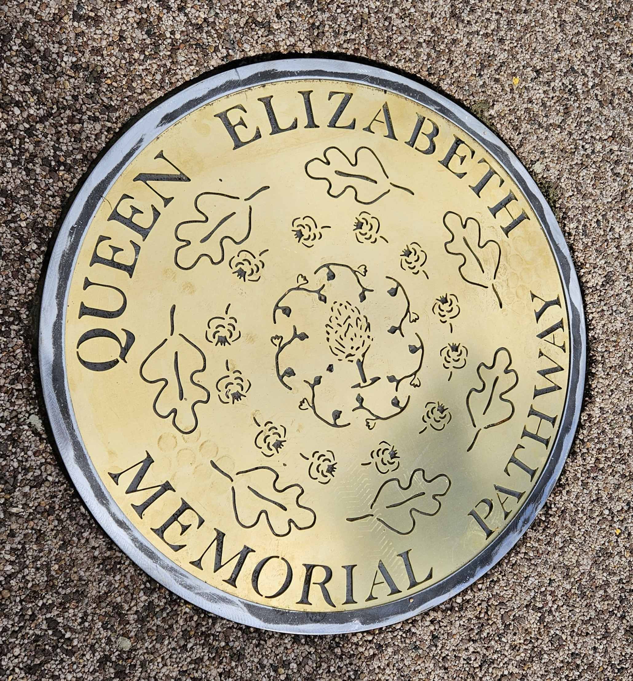 Queen elizabeth memorial pathway image 2 disc